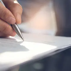 Ile się czeka na odpis wyroku sądu? Odkryj prawdziwe terminy oczekiwania