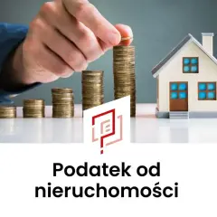 Dłoń kładzie monetę na stosie, obok domku i rosnących stosów monet. Czy rolnik płaci podatek od nieruchomości za budynek mieszkalny?