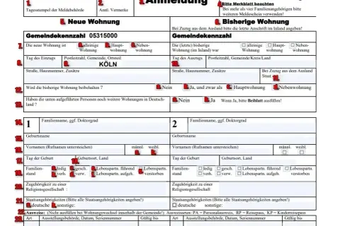 Formular zur Anmeldung einer neuen Wohnung. Wichtige Felder sind: Gemeindekennzahl, Adresse, Tag des Einzugs, Familienname, Geburtsname, Geburtsdatum und Staatsangehörigkeit.