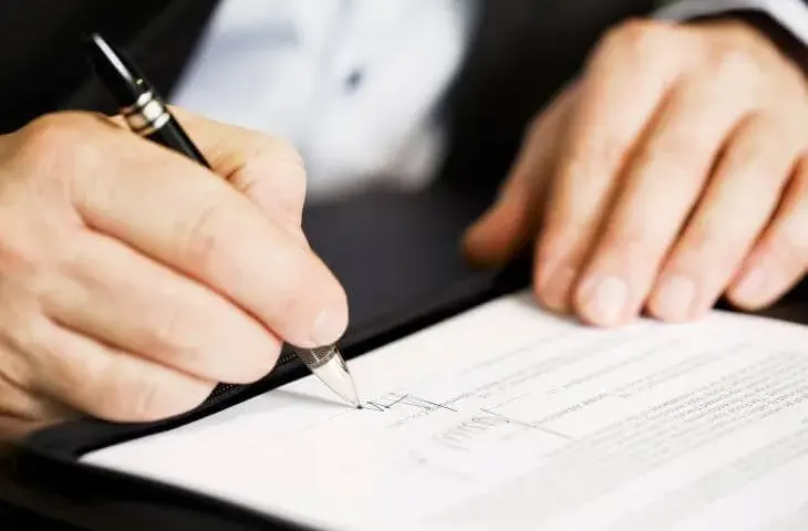 Ile kosztuje notarialne poświadczenie podpisu? Sprawdź ceny i szczegóły