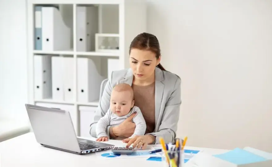 Czy na macierzyńskim można pracować na umowę zlecenie bez obaw?