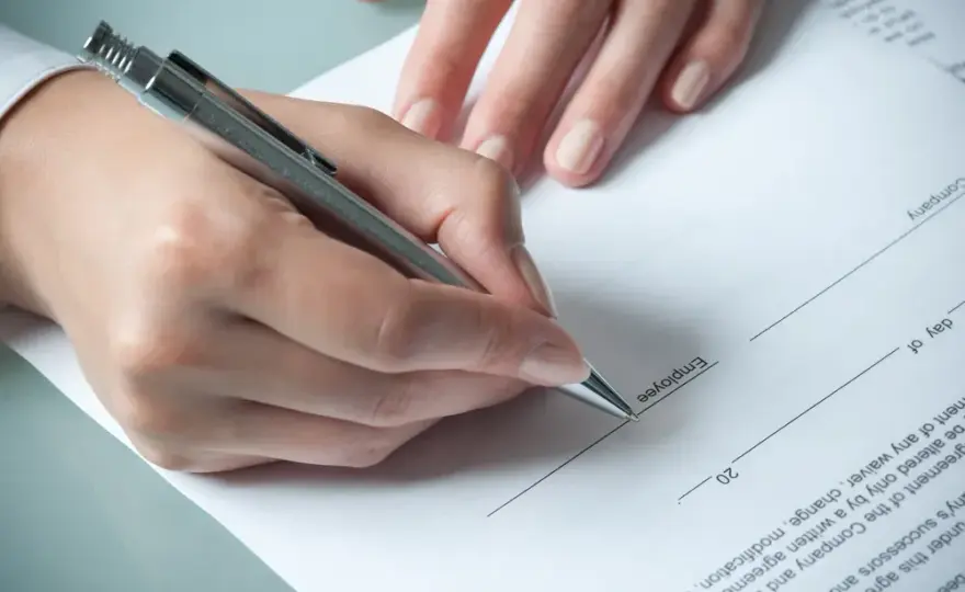 Umowa o dzieło czy zlecenie przy remoncie – co wybrać, by nie żałować?