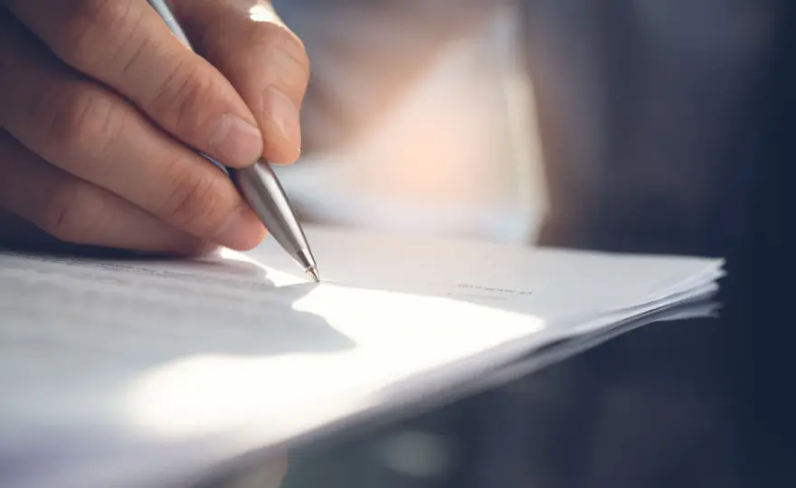 Ile się czeka na odpis wyroku sądu? Odkryj prawdziwe terminy oczekiwania
