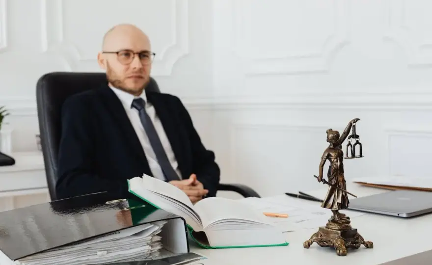 Ile wynosi taksa notarialna? Obliczamy koszty krok po kroku