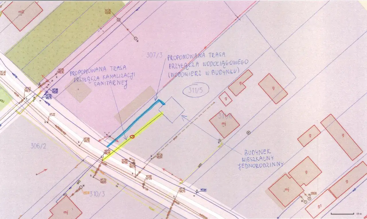Mapa geodezyjna z zaznaczoną proponowaną trasą przyłącza wodociągowego. Informacja pomocna, jak napisać podanie do gminy o przyłącze wody.